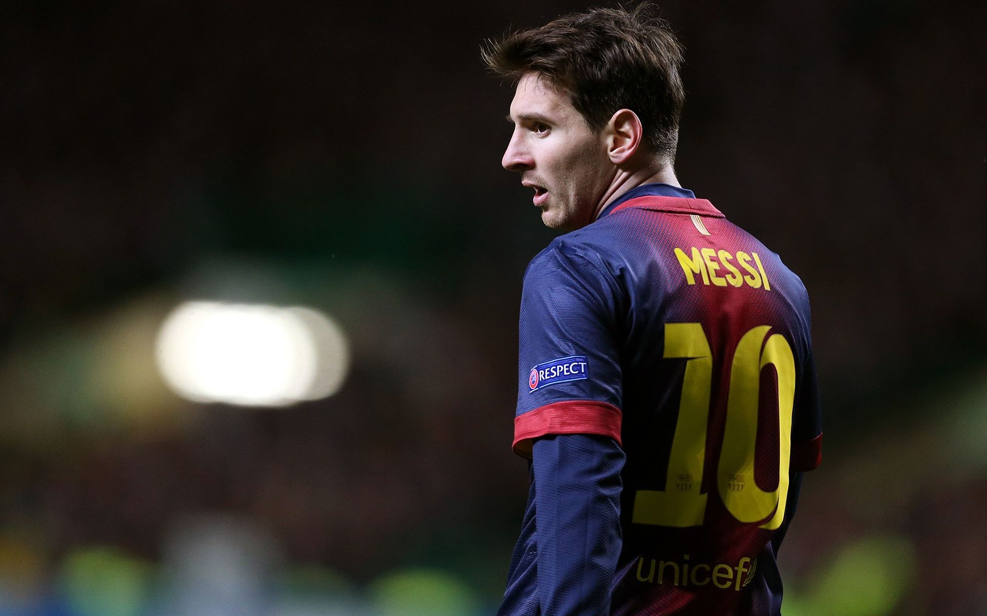 也凸显了她 也凸显了她