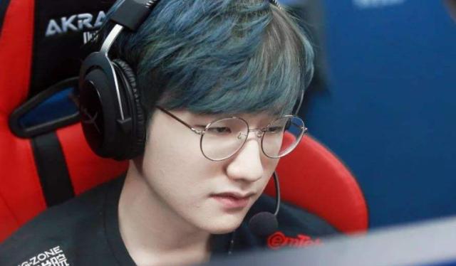 他的名字仍 他的名字仍